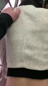 很很鲁图片刚送完孩子的少妇大白天楼道偷情刺激